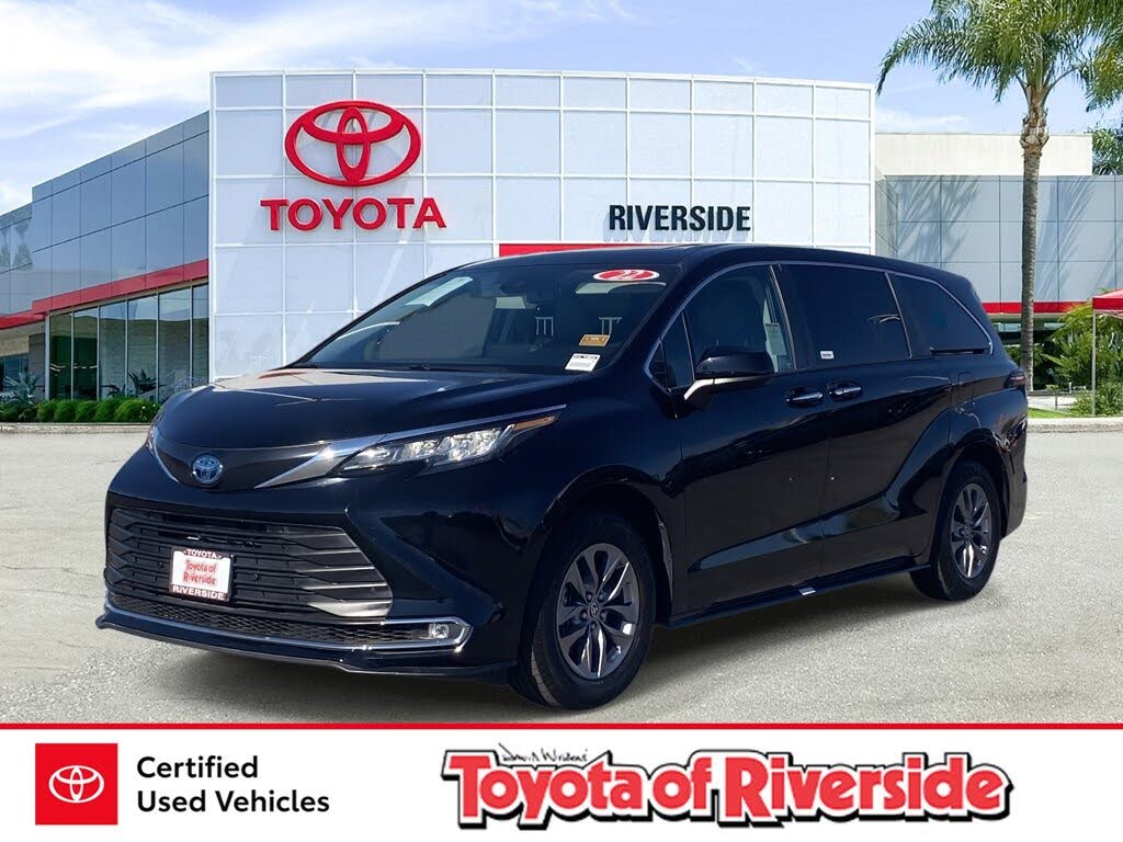 2022 Toyota Sienna XLE 7-Passenger FWD