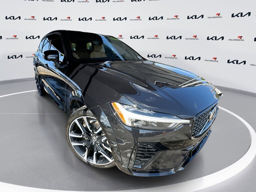 2024 Volvo XC60 Recharge T8 Ultimate Dark Theme eAWD