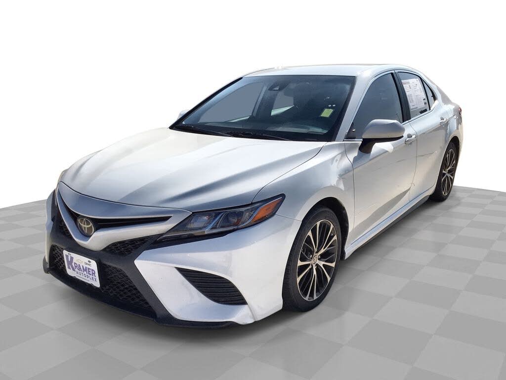 2020 Toyota Camry SE FWD