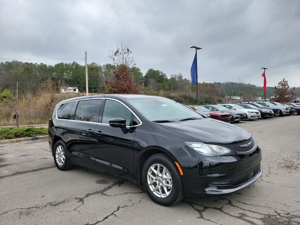 2025 Chrysler Voyager LX FWD
