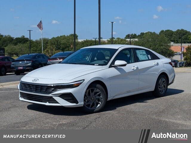 2024 Hyundai Elantra SEL FWD