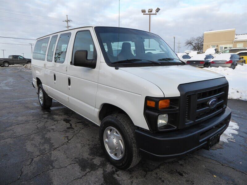 2013 Ford E-Series E-350 XL Super Duty Passenger Van