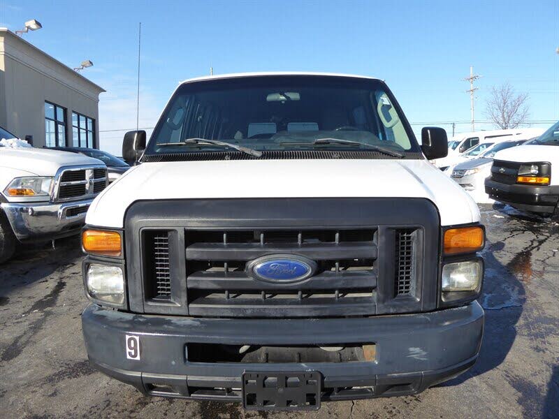 2013 Ford E-Series E-350 XL Super Duty Passenger Van