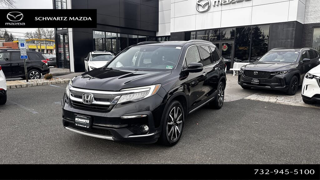 2019 Honda Pilot Touring AWD with Rear Captain's Chairs