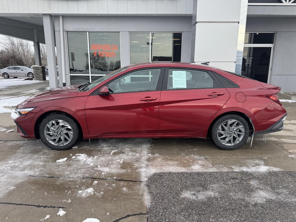 2024 Hyundai Elantra SEL FWD