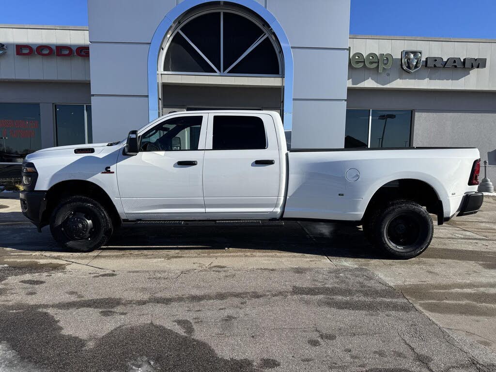 2026 RAM 3500 Tradesman Crew Cab LB DRW 4WD