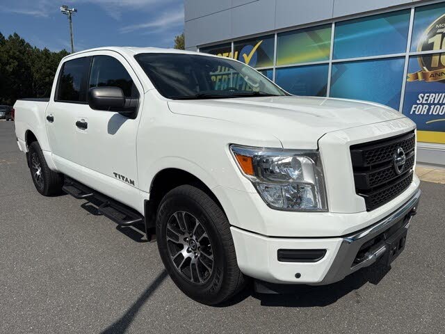 2022 Nissan Titan SV Crew Cab 4WD