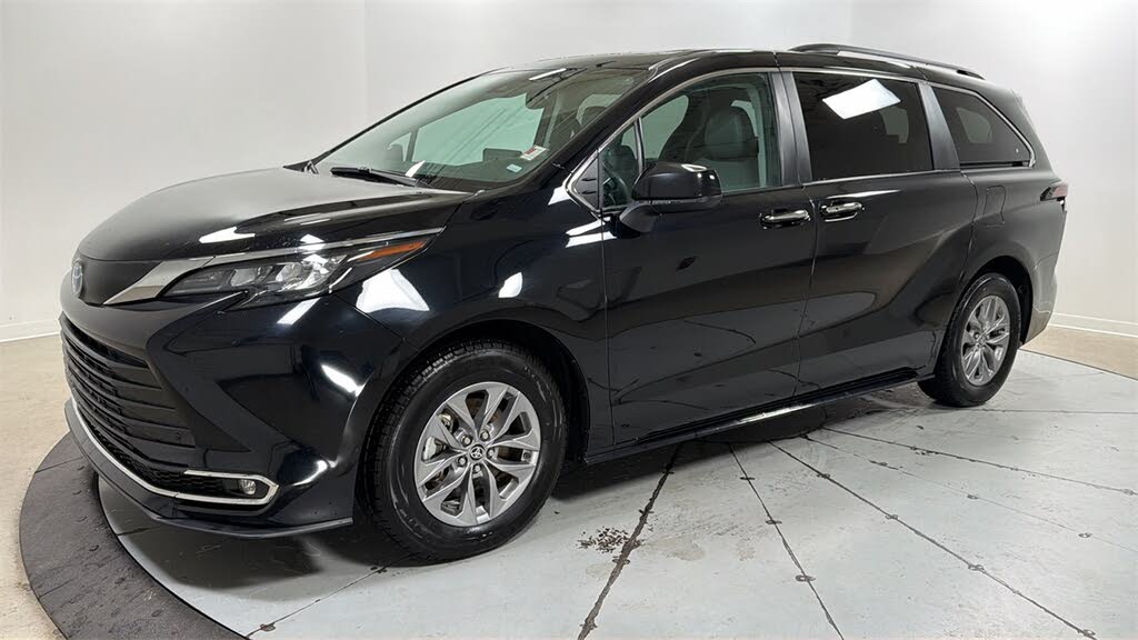 2024 Toyota Sienna XLE 7-Passenger FWD