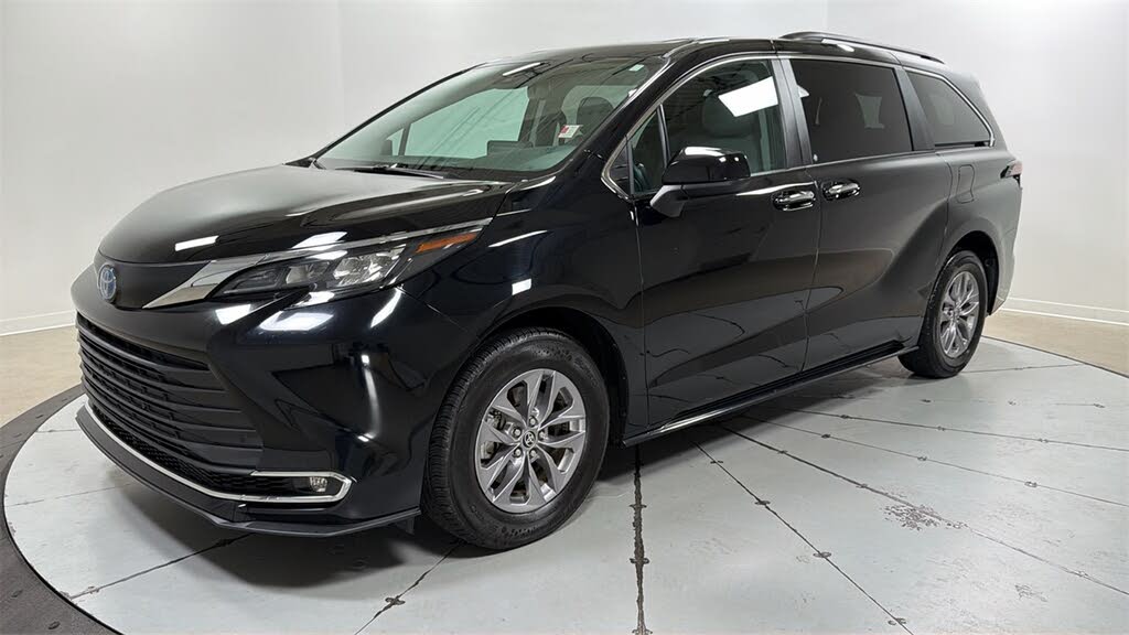 2024 Toyota Sienna XLE 7-Passenger FWD