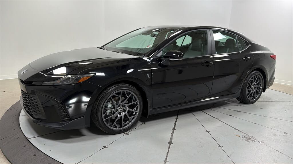 2025 Toyota Camry SE FWD