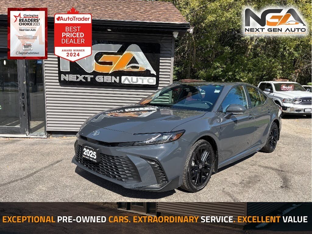 Toyota Camry SE AWD 2025