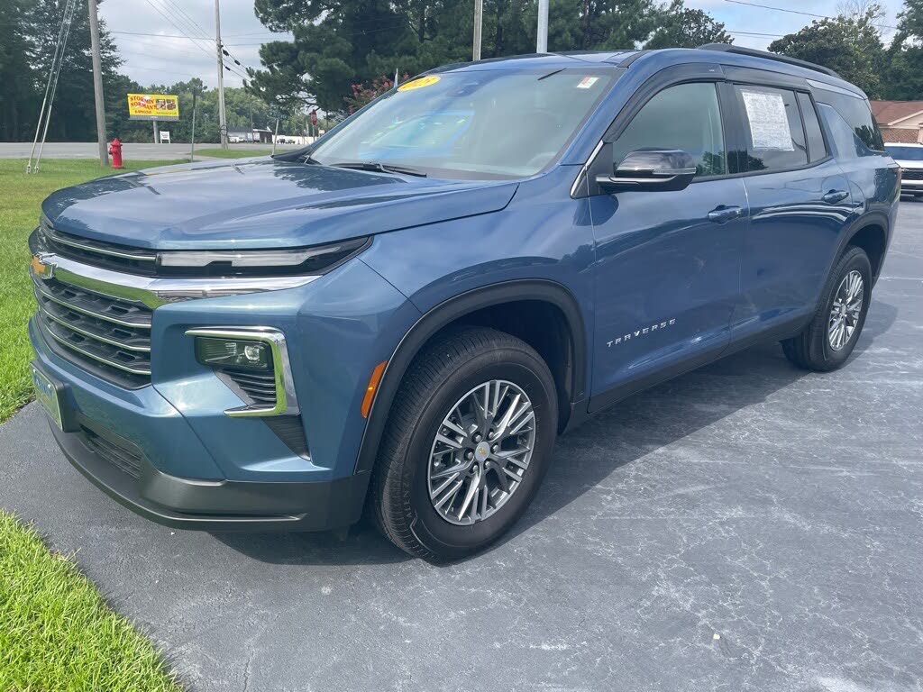 2025 Chevrolet Traverse LT FWD