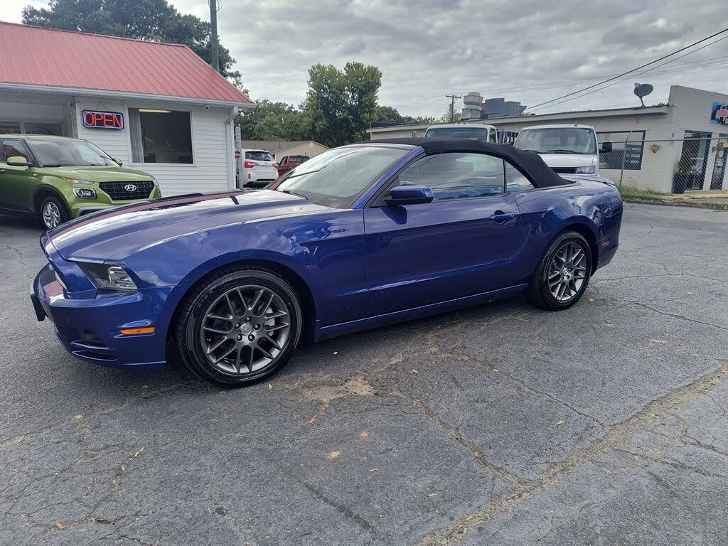 2013 Ford Mustang V6 Convertible RWD