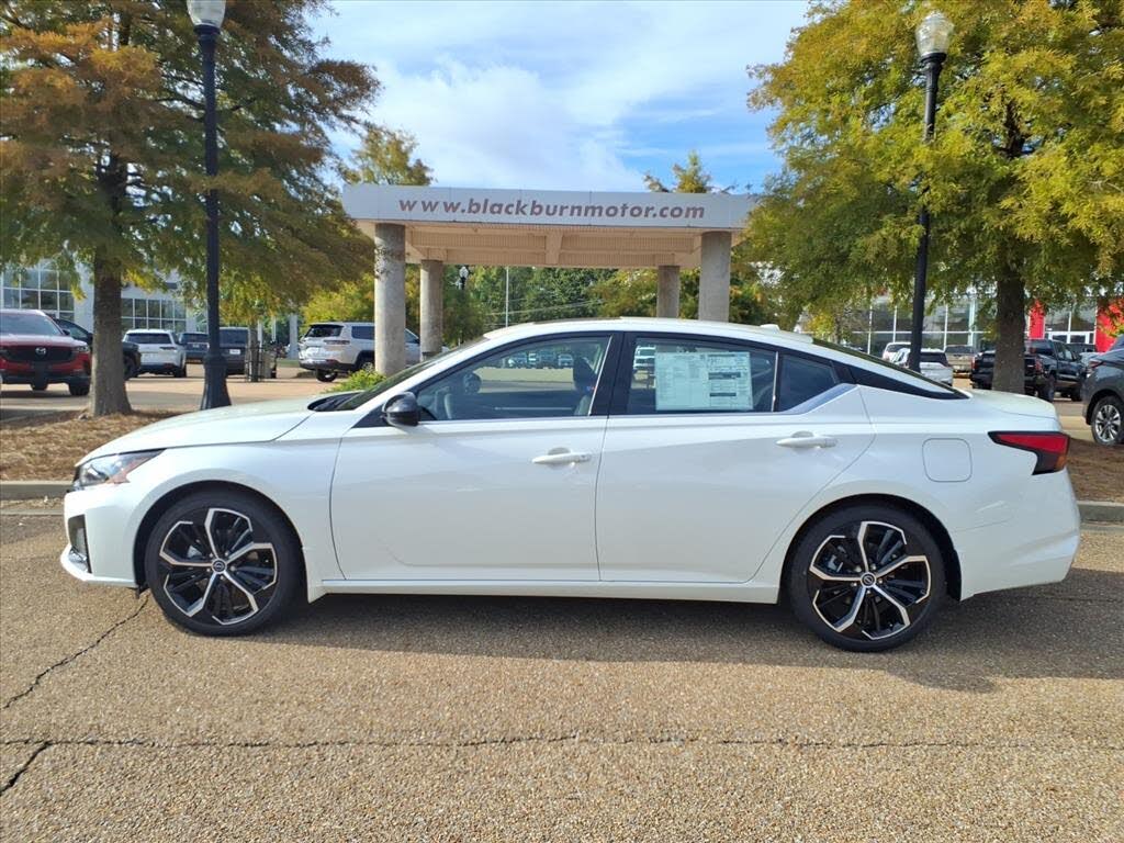 2025 Nissan Altima 2.5 SR FWD