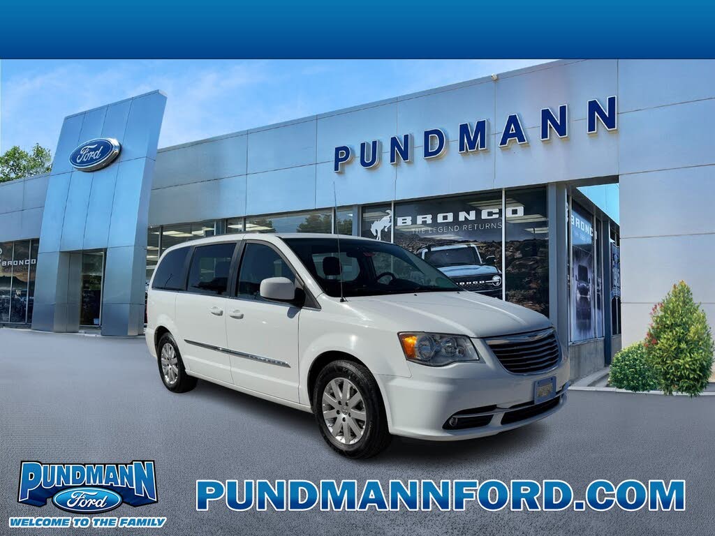 2016 Chrysler Town & Country Touring FWD