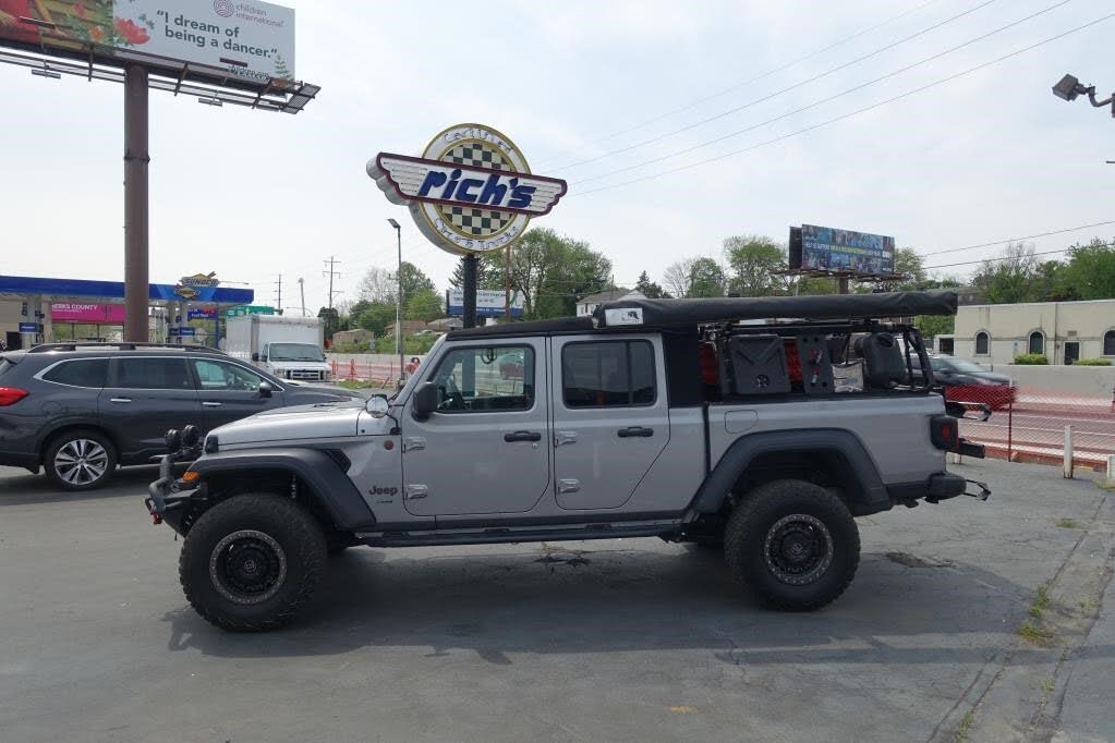 2020 Jeep Gladiator Overland Crew Cab 4WD