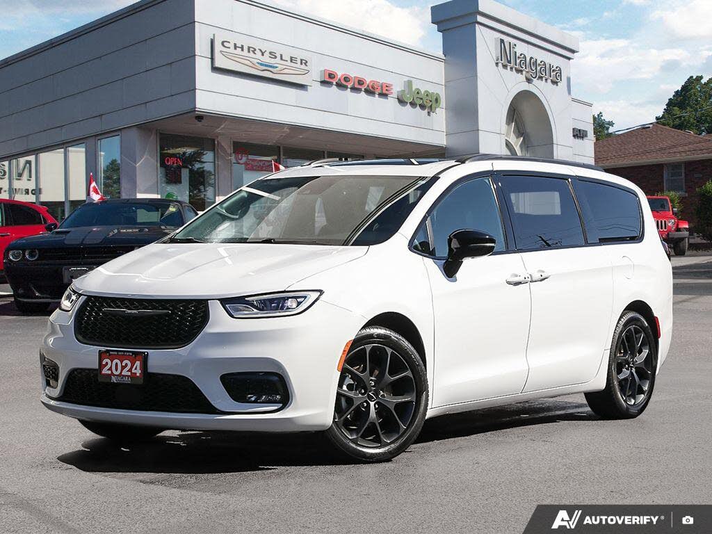 2024 Chrysler Pacifica Limited FWD