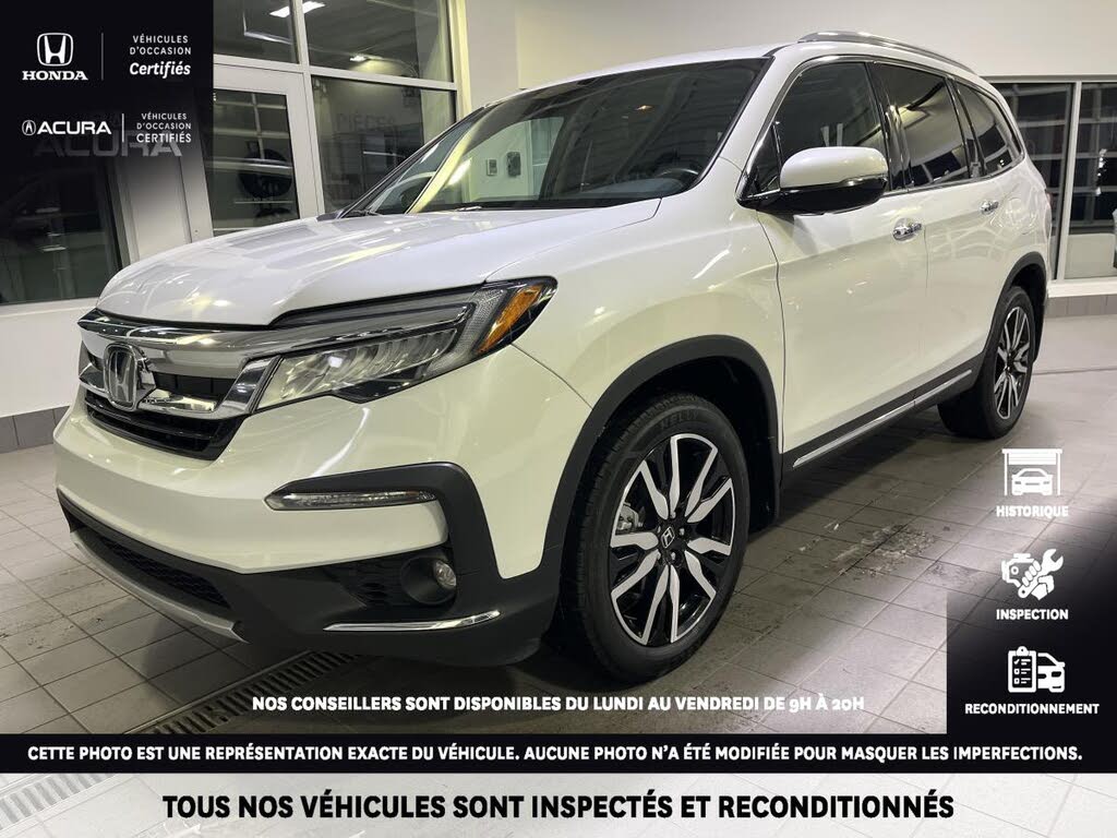 2022 Honda Pilot Touring AWD with Rear Captain's Chairs