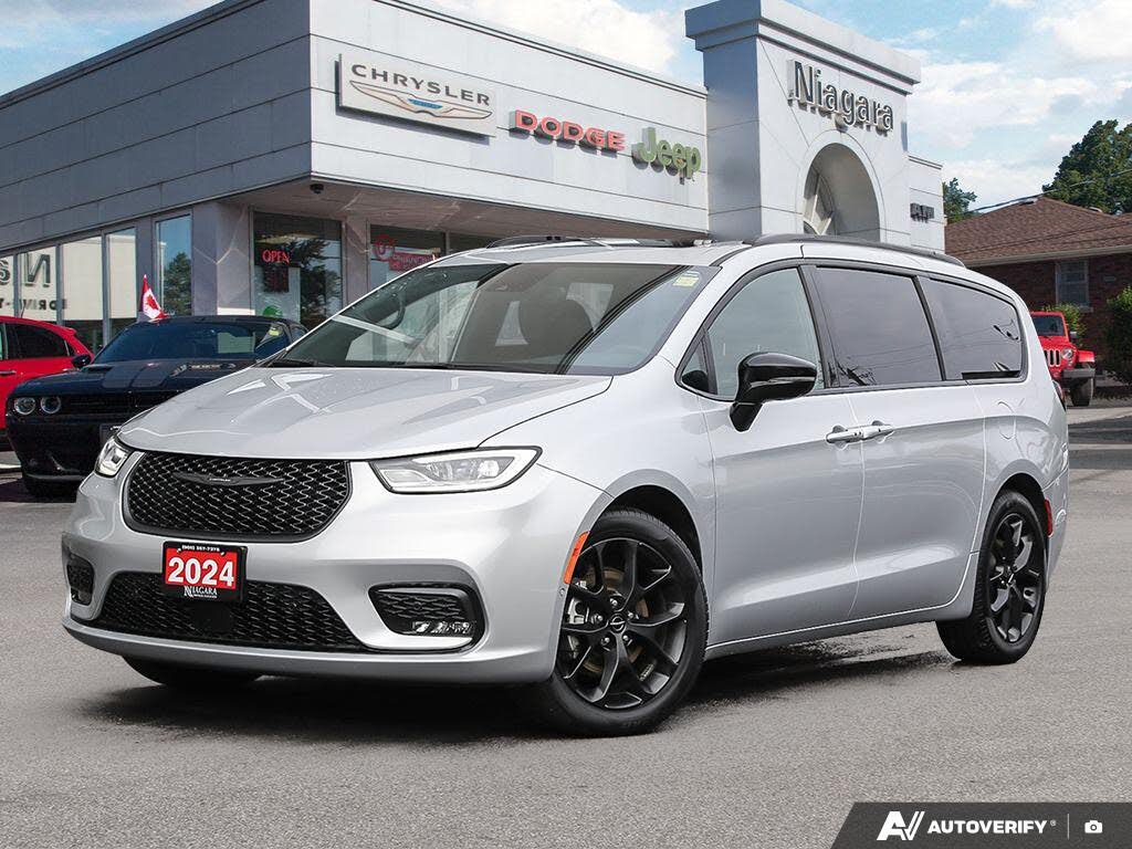 2024 Chrysler Pacifica Limited FWD