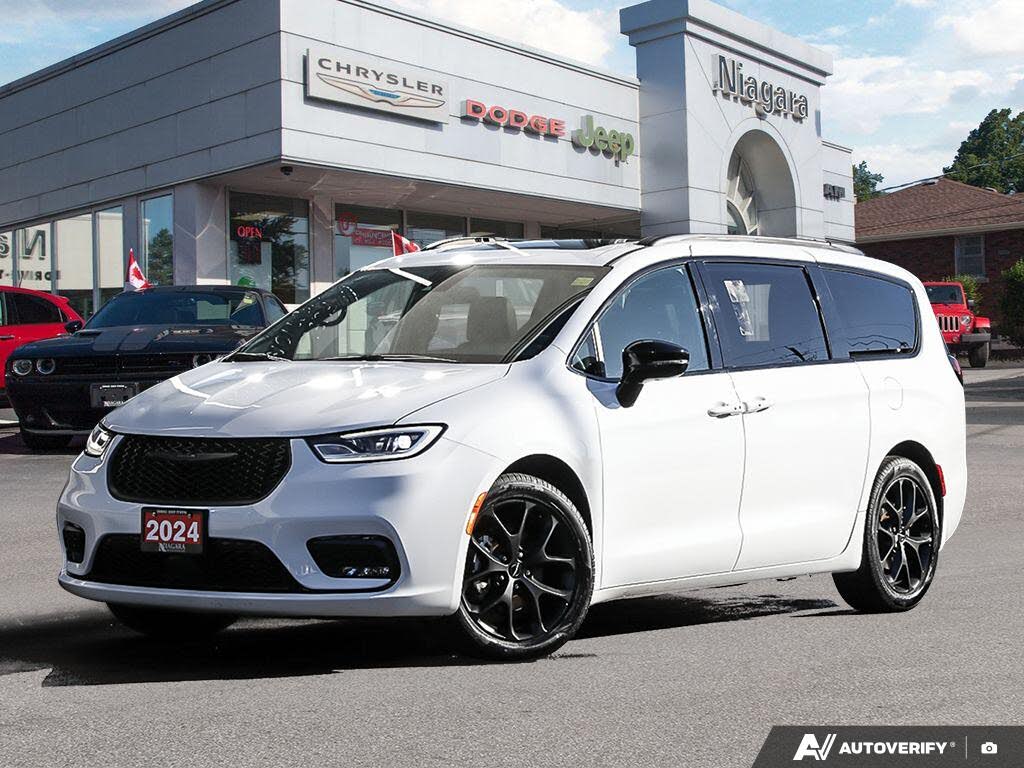 2024 Chrysler Pacifica Limited FWD