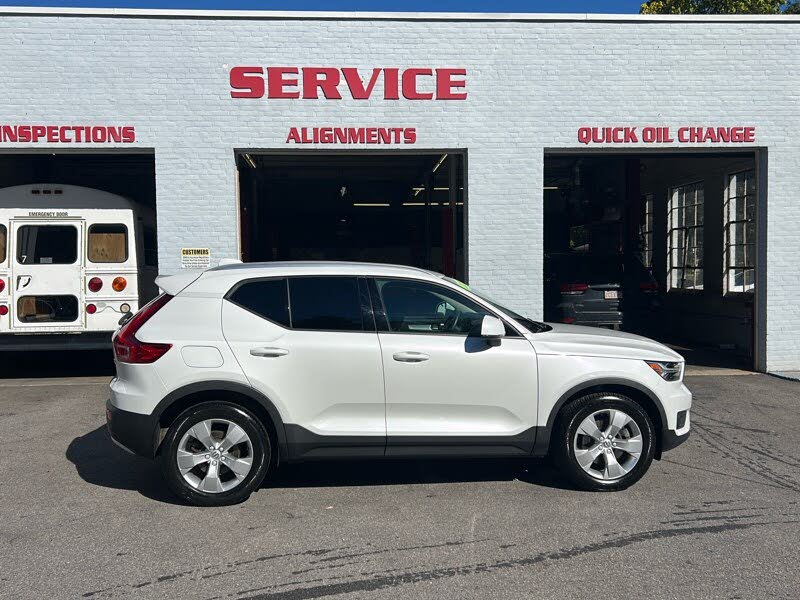 2021 Volvo XC40 T5 Momentum AWD