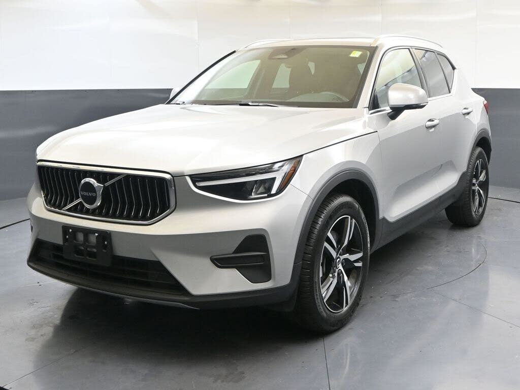 2025 Volvo XC40 B5 Core Bright Theme AWD