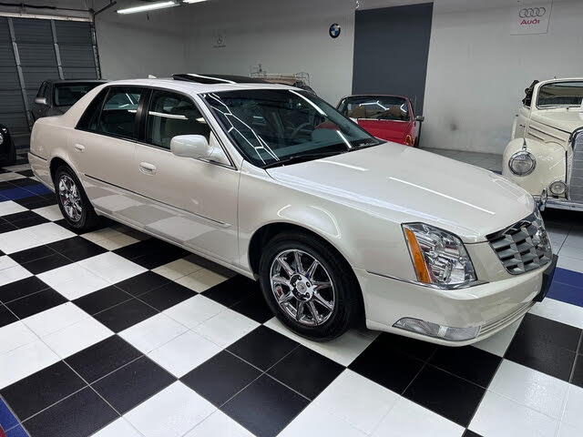 2011 Cadillac DTS Luxury FWD