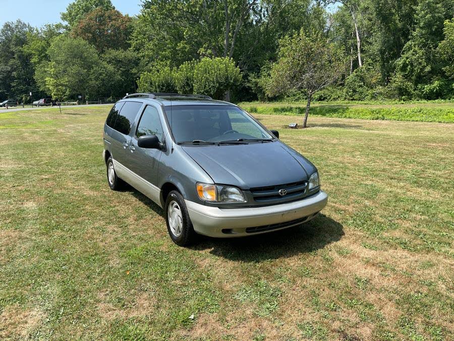 1999 Toyota Sienna 4 Dr LE Passenger Van