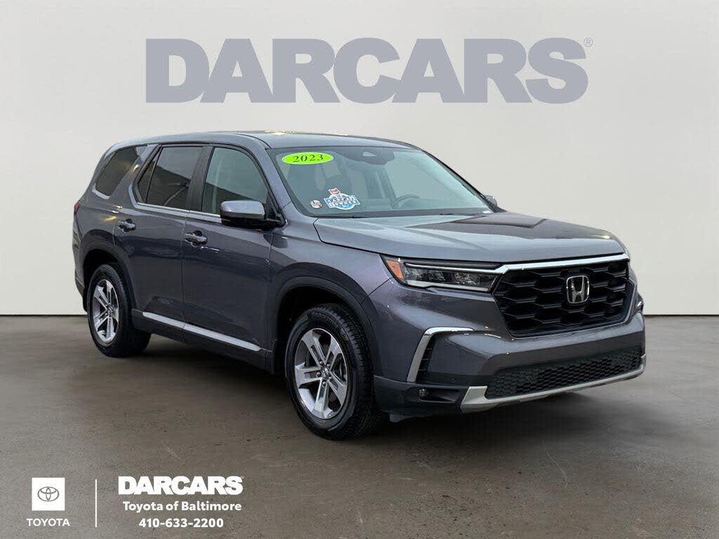 2023 Honda Pilot EX-L FWD with Captains Chairs