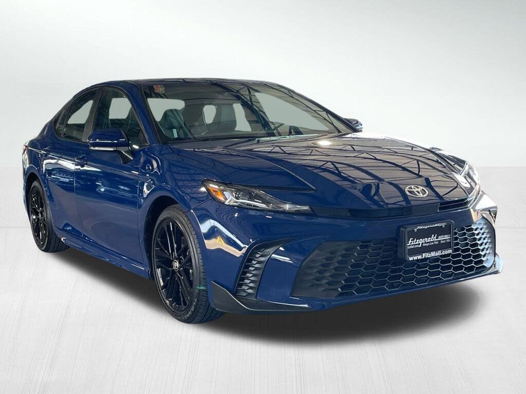 2025 Toyota Camry SE FWD