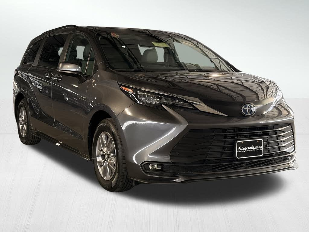 2025 Toyota Sienna XLE 7-Passenger AWD