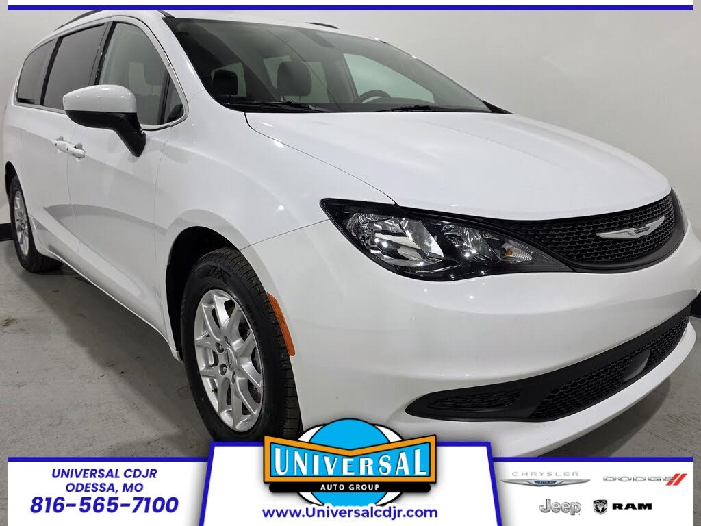 2022 Chrysler Voyager LX FWD