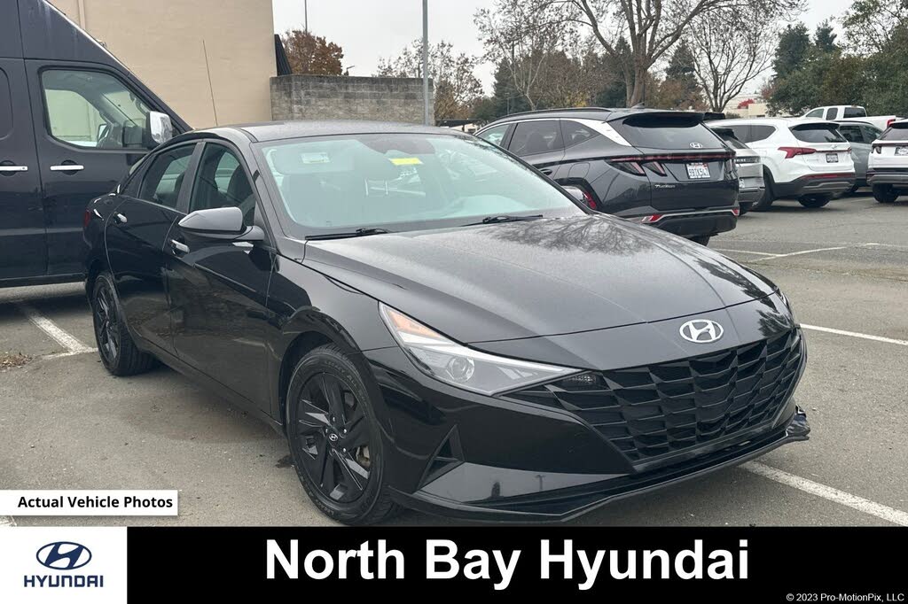 2023 Hyundai Elantra SEL FWD