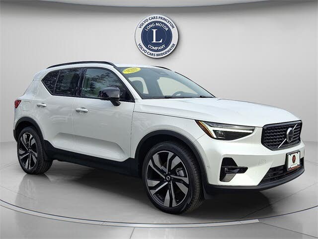2025 Volvo XC40 B5 Ultra Dark Theme AWD
