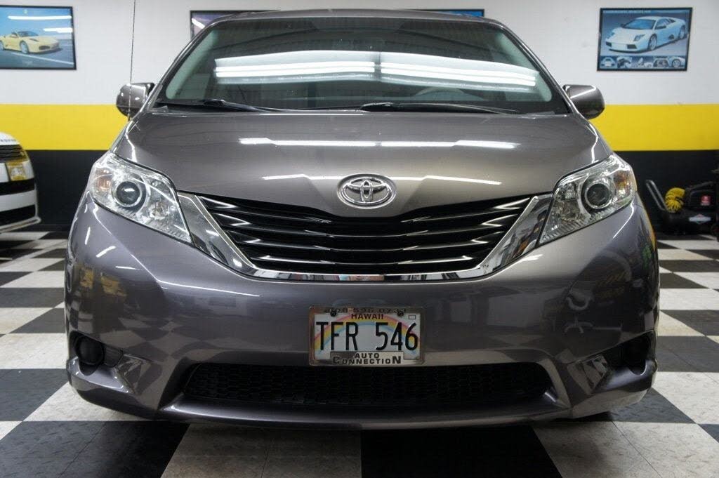 2013 Toyota Sienna LE 8-Passenger