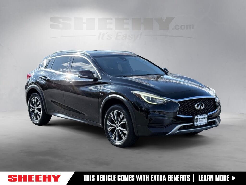 2017 INFINITI QX30 Luxury AWD