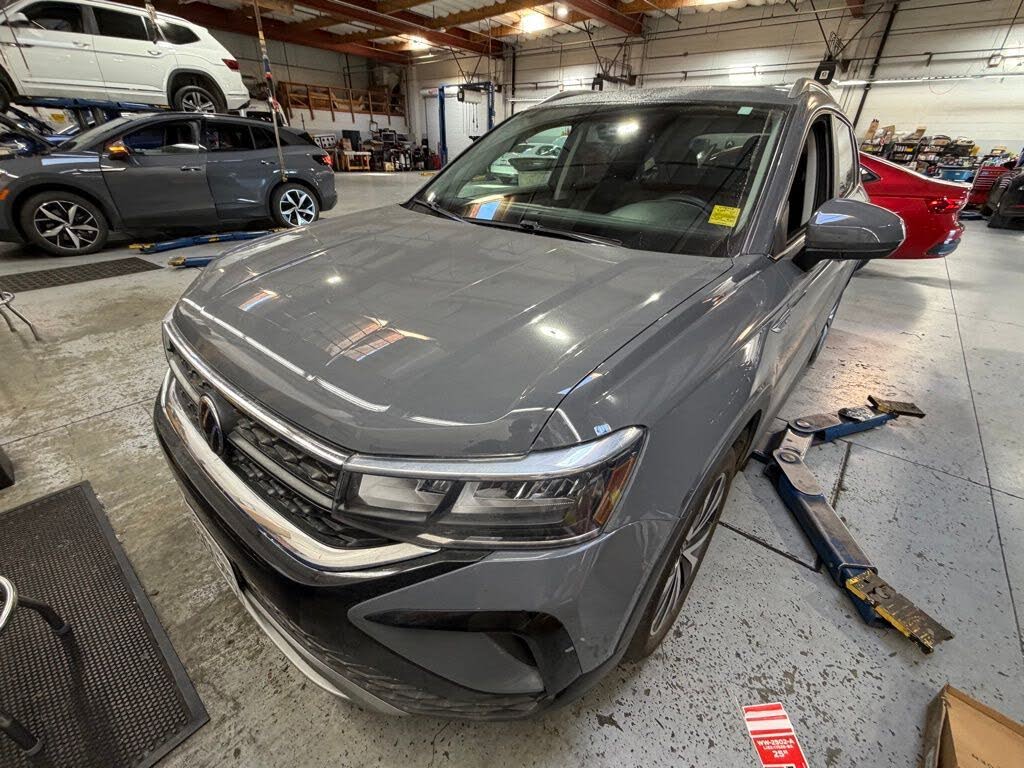 2022 Volkswagen Taos SE FWD