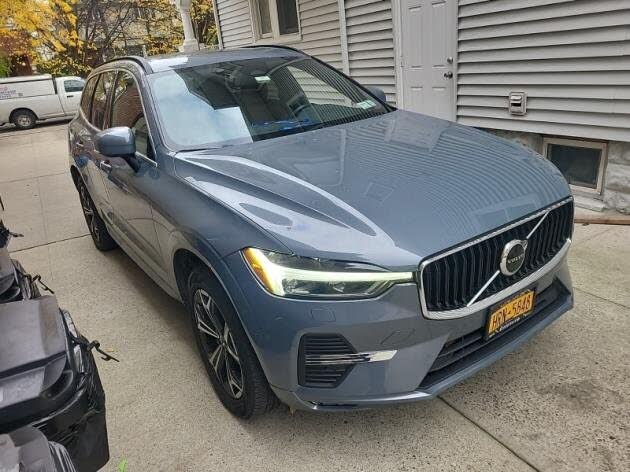 2022 Volvo XC60 B5 Momentum AWD