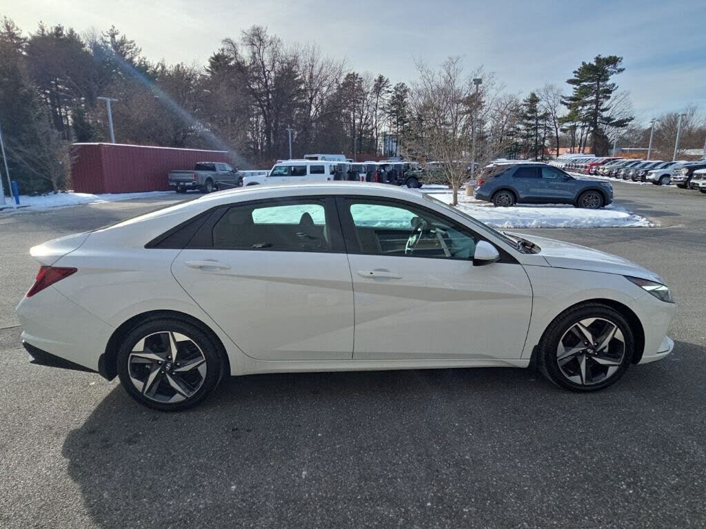 2023 Hyundai Elantra SEL FWD