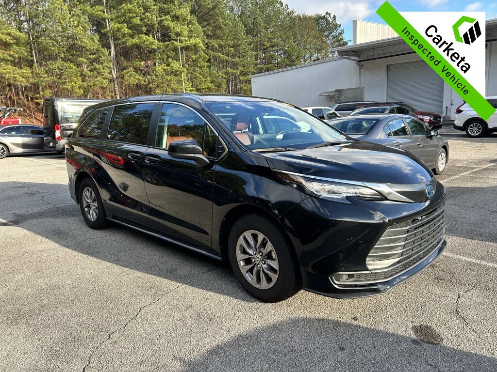 2023 Toyota Sienna LE 8-Passenger FWD