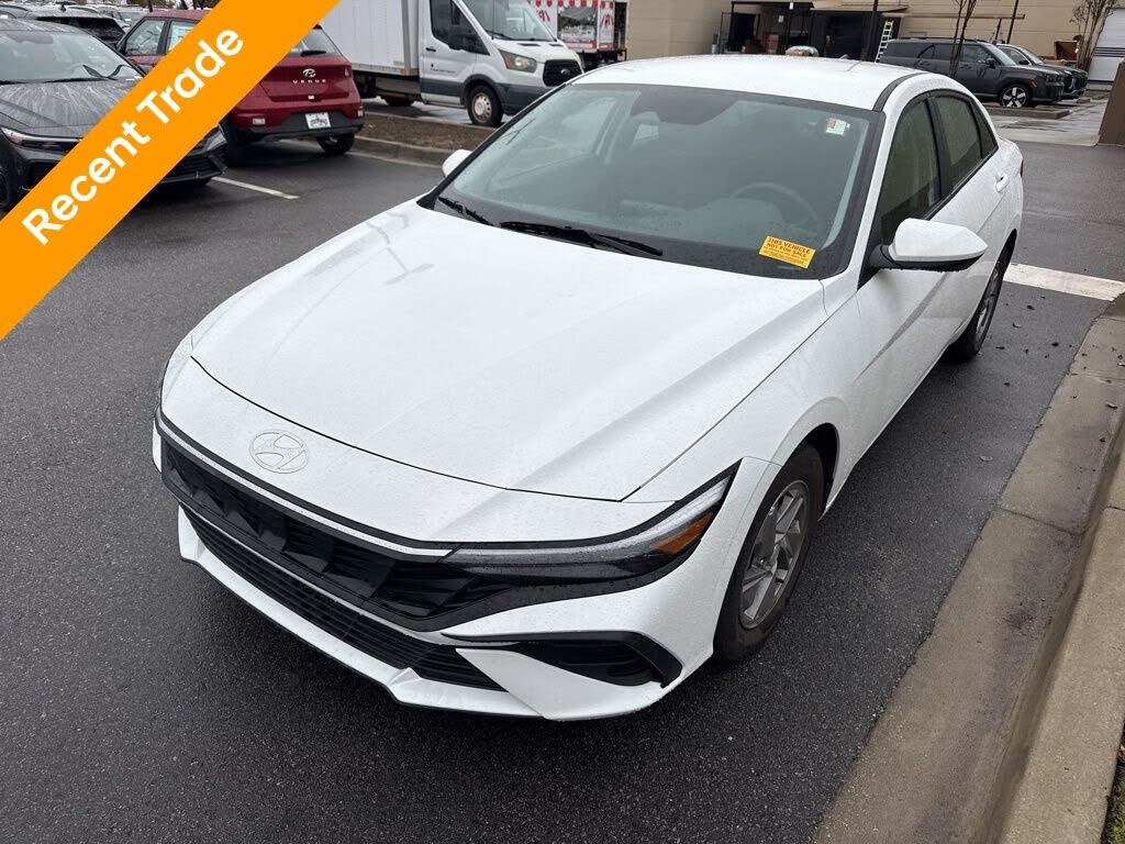 2025 Hyundai Elantra SE FWD