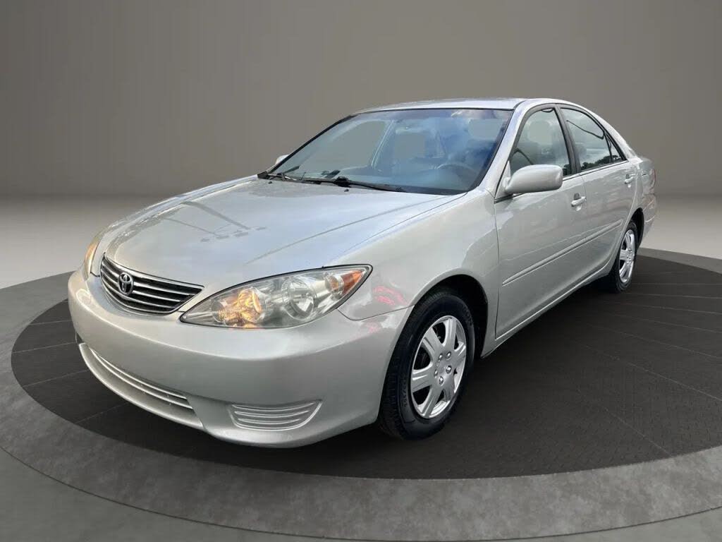 2005 Toyota Camry LE FWD