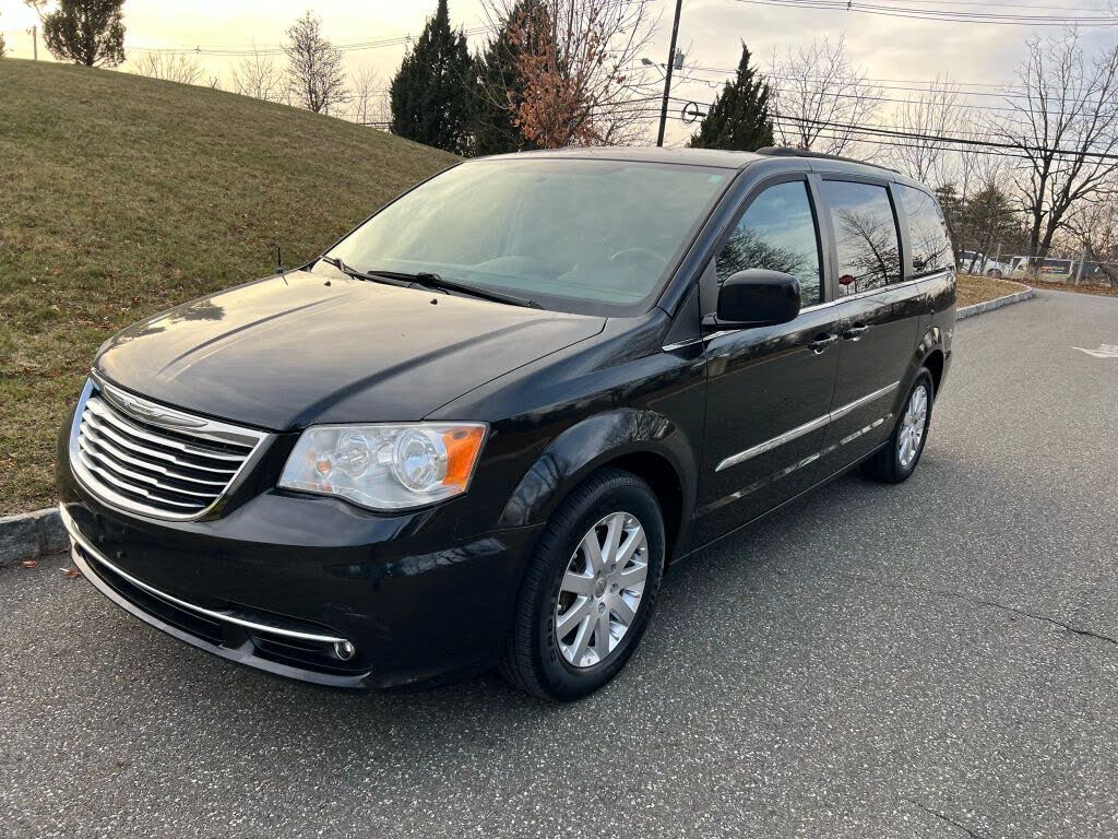 2014 Chrysler Town & Country Touring FWD