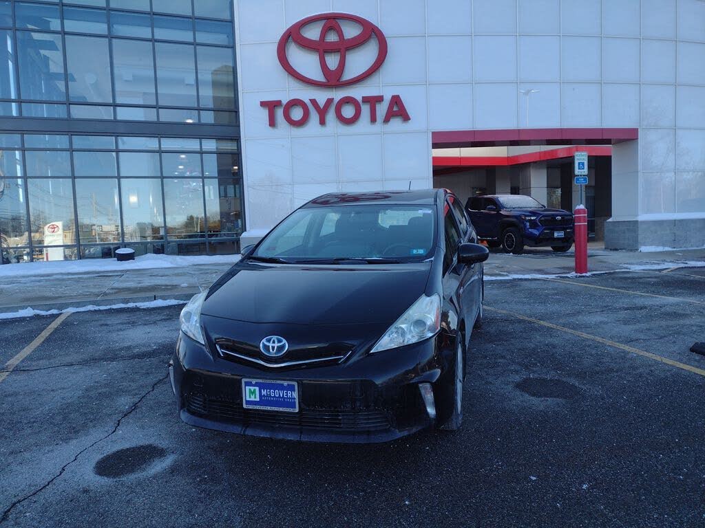 2014 Toyota Prius v Three FWD