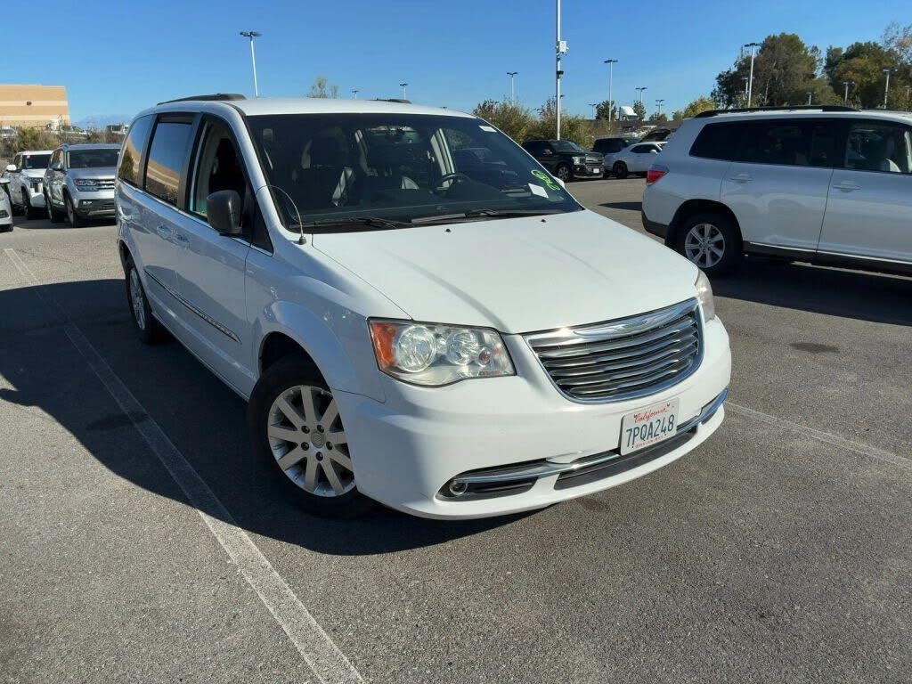 2016 Chrysler Town & Country Touring FWD