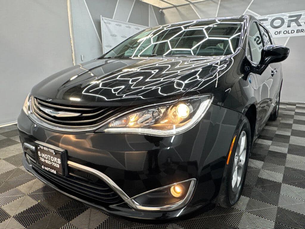 2017 Chrysler Pacifica Hybrid Touring Plus FWD