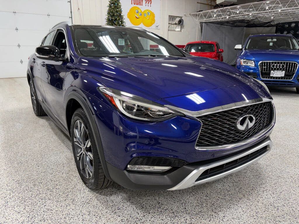 2017 INFINITI QX30 Premium AWD