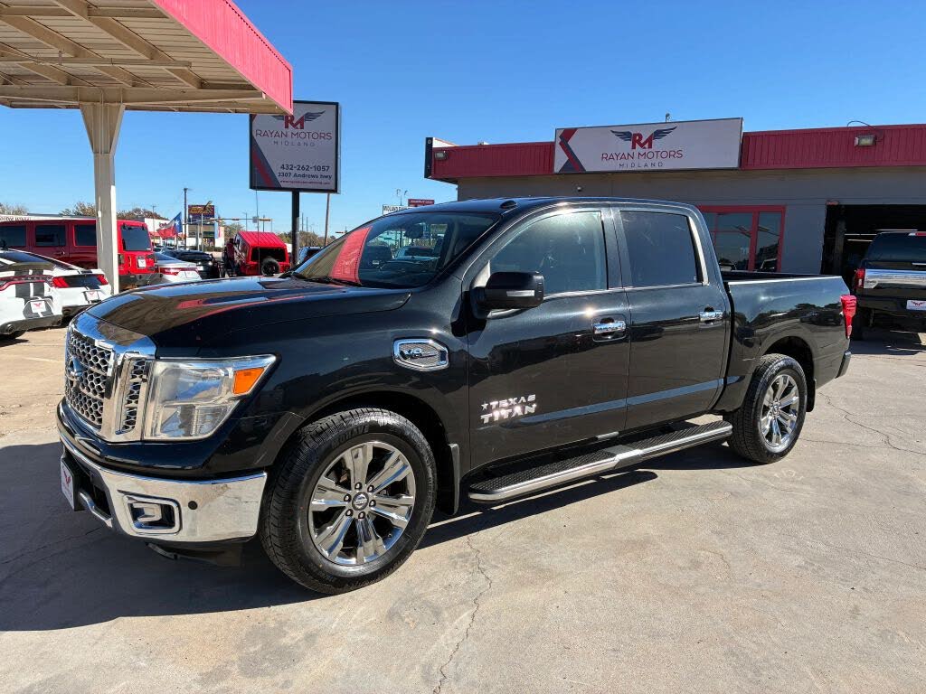 2017 Nissan Titan SV Crew Cab