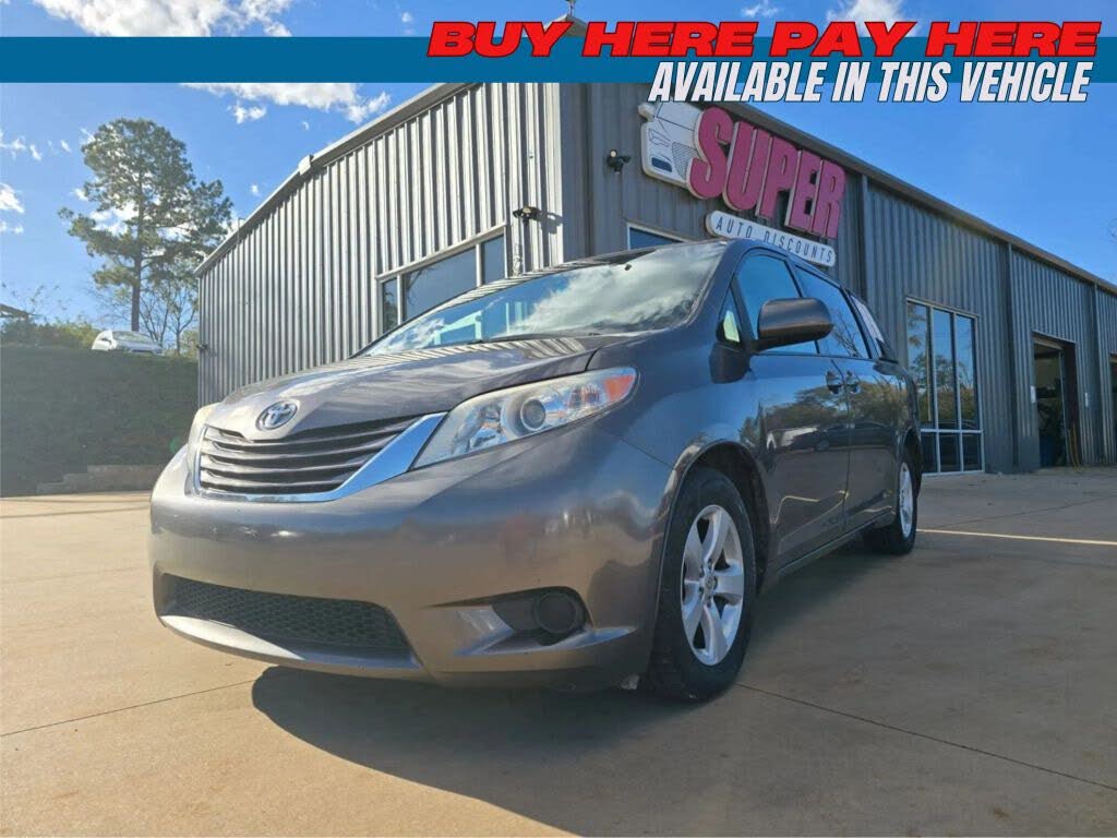 2017 Toyota Sienna LE 7-Passenger Auto Access Seat FWD