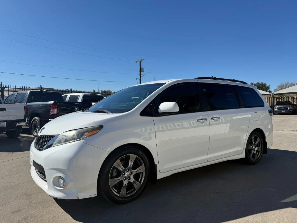 2017 Toyota Sienna SE 8-Passenger FWD